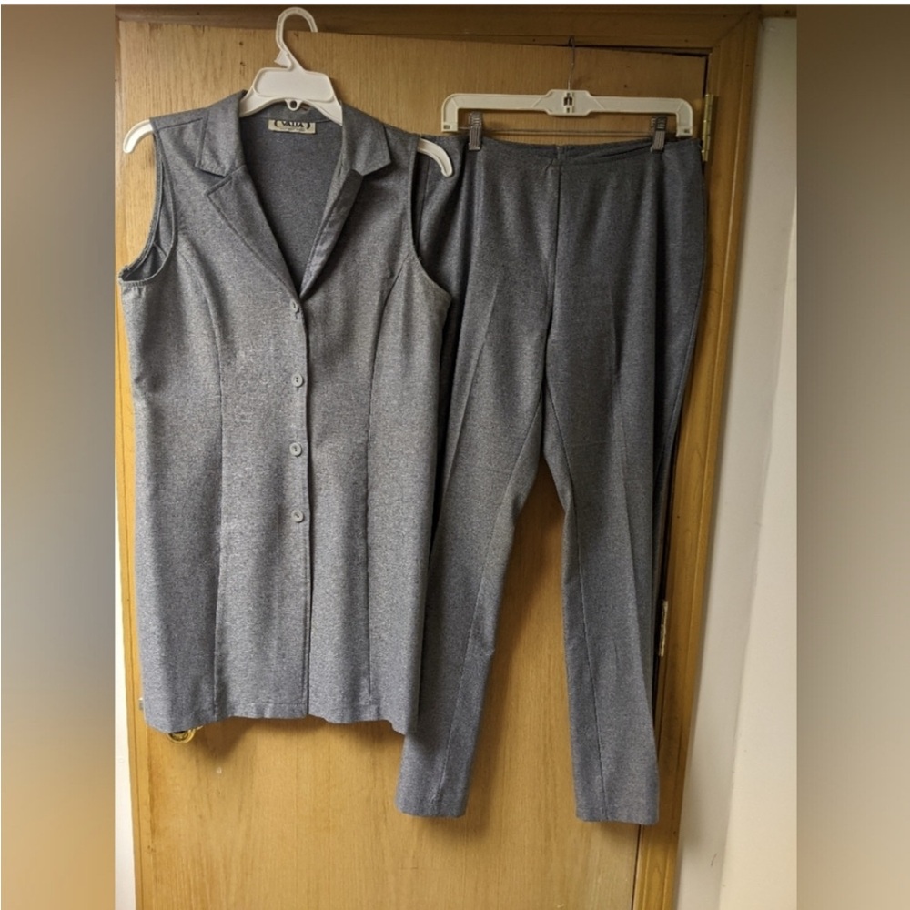 Kasper Gray Sleeveless Blazer and Pants Set